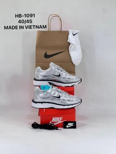 حذاء Nike الرياضي