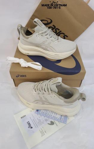 حذاء من ماركه ايسكس ASICS الرياضي