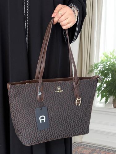 شنط جامعه من ماركة آغنر (Aigner