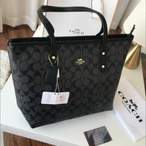 شنطه جامعه من ماركة كوتش (Coach