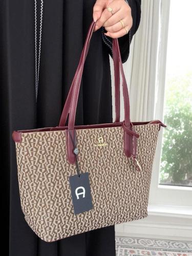 شنط جامعه من ماركة آغنر (Aigner