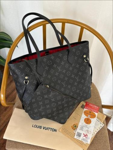 شنط جامعه من ماركةلويس فويتون (Louis Vuitton