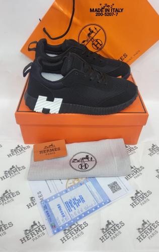 حذاء من ماركه هرمز (Hermès) الرياضي