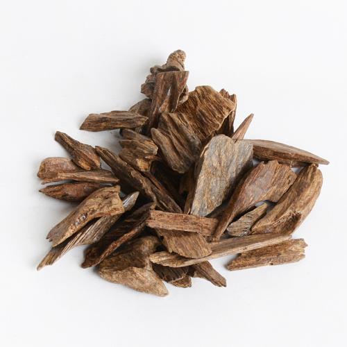 عود كمبودي تولة (12 جرام ) متوفر بعده اوزان