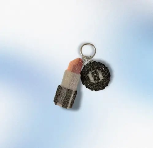 ميدالية | pool lipstick Keychain