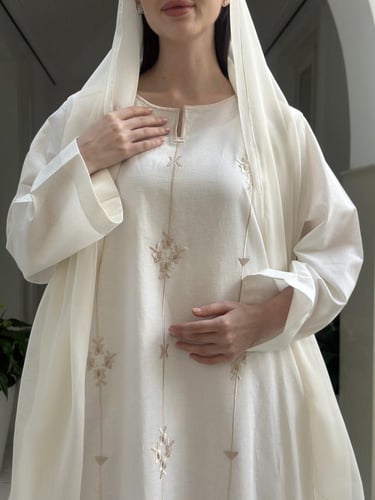 Embroidered linen dress for hajj and umrah