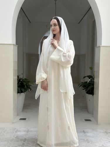 Embroidered linen thobe for hajj and umrah