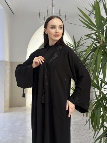 Embroidered crepe abaya