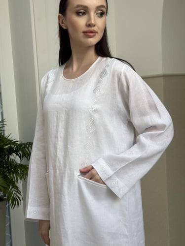Embroidered linen dress for hajj and umrah
