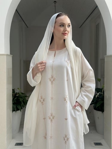 Embroidered linen dress for hajj and umrah