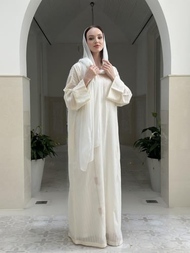 Embroidered linen thobe for hajj and umrah