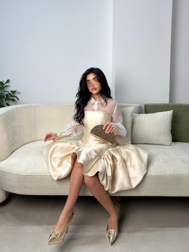 فستان بيج من قطعتين توب وفستان سوارية مع كرستال