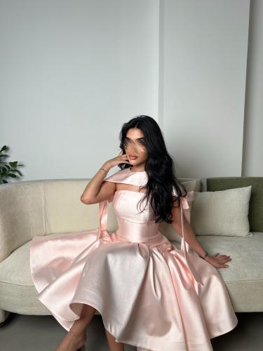 فستان ناعم وانيق ميكادو وردي مع الفيونكات