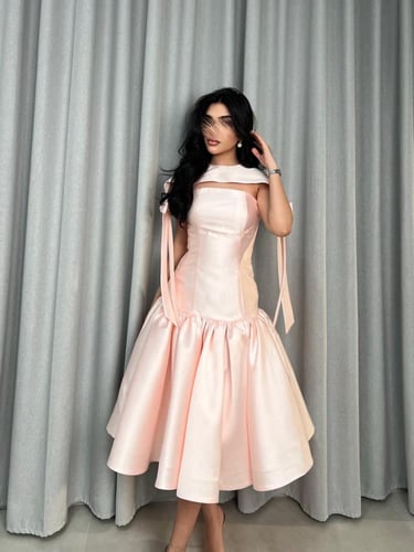 فستان ناعم وانيق ميكادو وردي مع الفيونكات