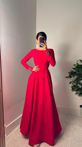 فستان انيق بتصميم فراشه حول الاكمان وخلف الظهر بتط...