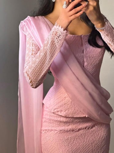 فستان تنوره وبلوزه بتصميم انيق مع شال مستوحى من ال...