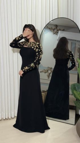فستان اسود وشك ذهبي