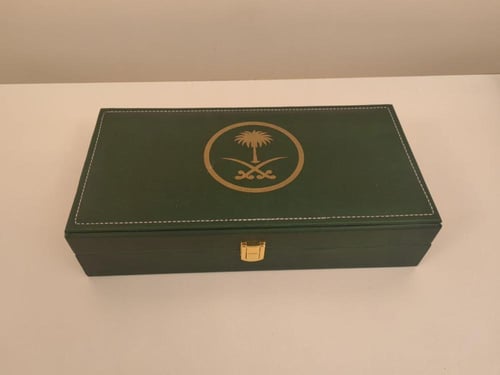 شنطة جلد زيتية مستطيلة - سيفين ونخلة (٢ ربع تولة +...