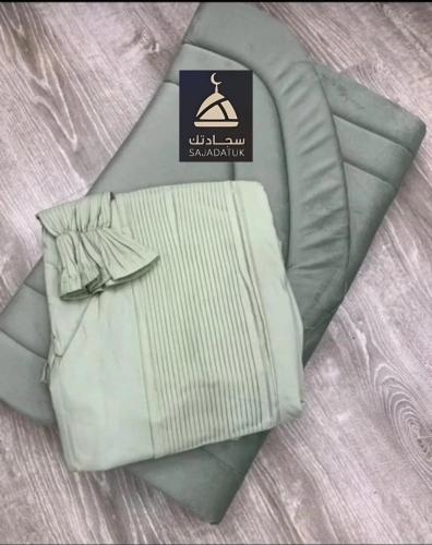 سجادة صلاة اسفنج مع شرشف صلاة بيليسيه مكسر ناعم مت...