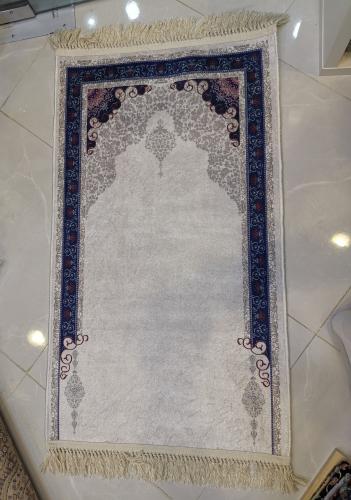 سجادة صلاة مزود بالباد مانع للانزلاق ناعمة ومريحة