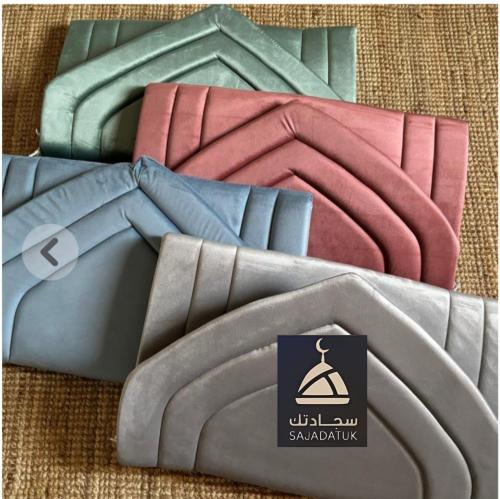 سجادات صلاة مبطن اسفنج قطيفه ناعم محراب مريح للقدم...