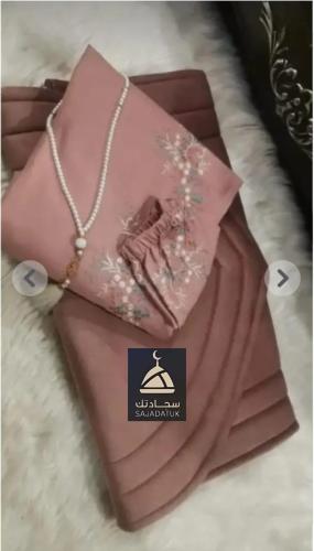 سجادة صلاة اسفنج مع شرشف صلاة مطرز قماش فاخر متوفر...