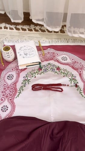 بوكس هدايا فاخر عنابي 5 قطع