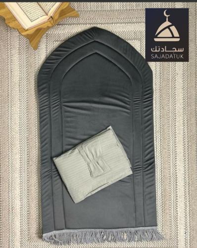 سجادة صلاة مبطن سفنج قطيفة ناعم ومريحة للقدمين مع...