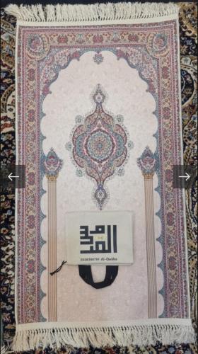 سجادات صلاة قطيفه بخلفية لباد مانع للانزلاق انيقة...