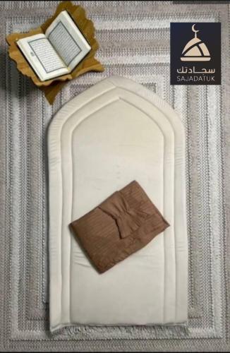 سجادة صلاة اسفنج مخمل مريحة للقدمين مع شرشف صلاة ب...