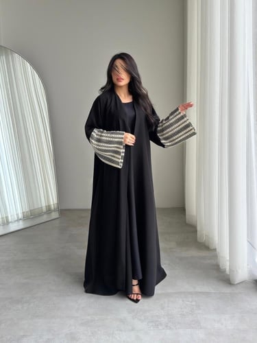 عباية سوداء