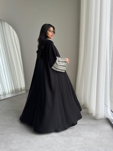 عباية سوداء