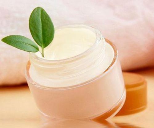 ملف طريقة صناعة كريم الترطيب و التفتيح