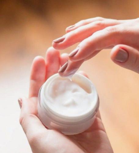 ملف طريقة صناعة كريم التصبغات وتفتيح الجسم