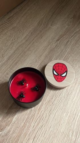 شمعة سبايدرمان