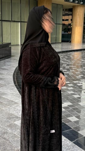 عباية مخمل كريب