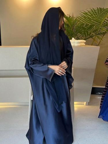عباية نسائية بلون موحد بسيطة مفتوحة من الأمام