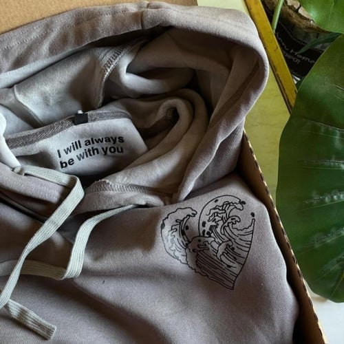 بلوفر قلب الامواج مع عبارة I WILL ALWEYES BE WITH...