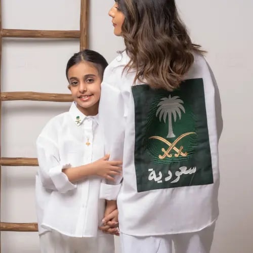 قميص اليوم الوطني كم طويل بتطريز بصمة سعودي