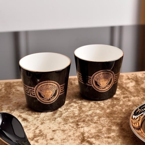 طقم فيرسـاتشـي