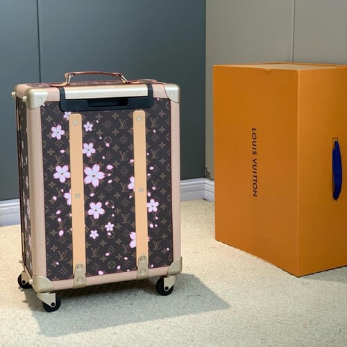 شنطة سفر كاري اون لويـس فيتتون