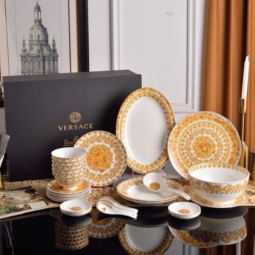 طقم فيرسـاتشـي