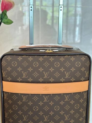 شنطة سفر كاري اون لـويـس فيـتتـون