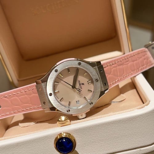 ساعة هـوبلوو