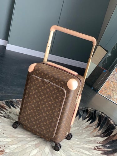 شنطة سفر كاري اون لـويـس فيـتتـون