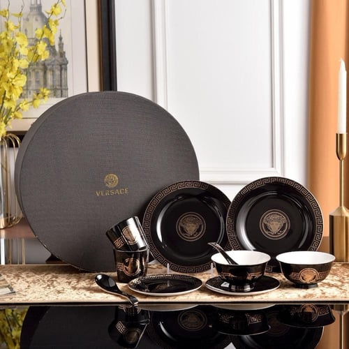 طقم فيرسـاتشـي