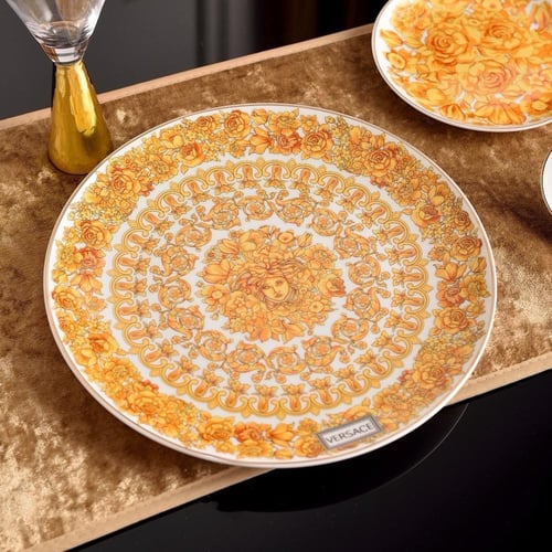 طقم فيرسـاتشـي