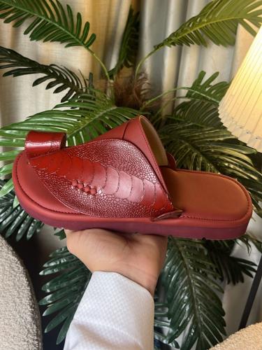 حذاء شرقي جلد بلون الهبة