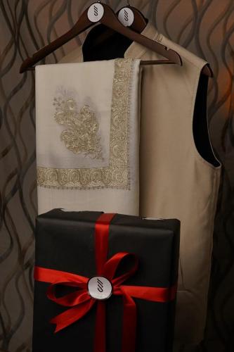 تنسيق شتوي سديري مع شال كشميري GS12