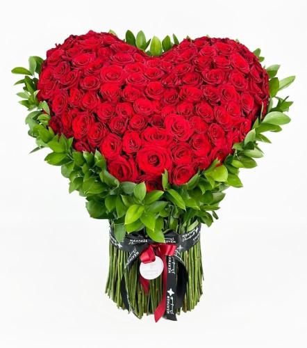 ميثاق - باقة ورد جوري على شكل قلب